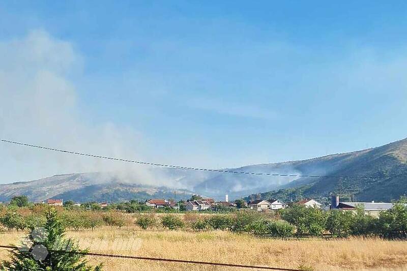 Požar u mjestu Bačevići (Foto: Bljesak.info)