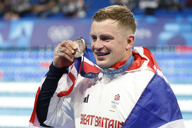 Adam Peaty sa srebrenom medaljom (Foto: EPA-EFE)