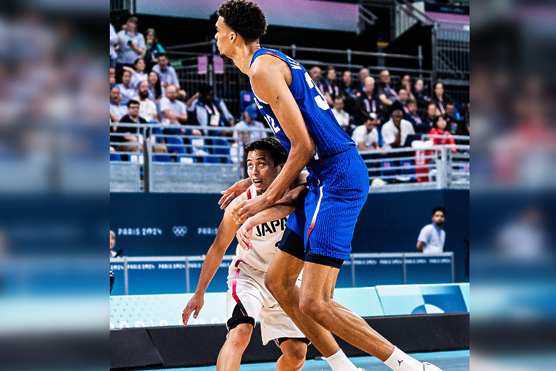 Duel Wembanyame i Togashija (Foto: FIBA / Twitter)