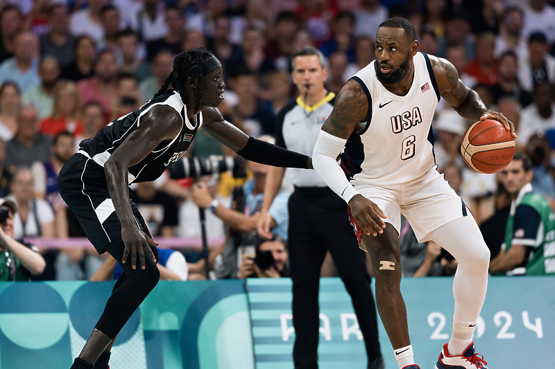 James je postigao 12 poena (Foto: EPA-EFE)