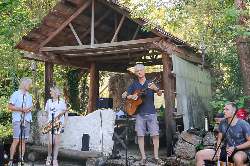 Koncert Darka Rundeka na vrelu Une