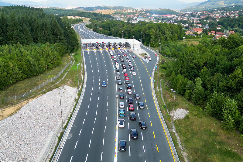 Kolona na ulazu u Sarajevo (Foto: J.B./Klix.ba)