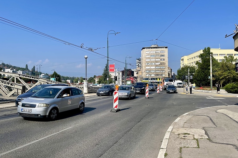 Dionica glavne gradske saobraćajnice od Skenderije do Radićeve ulice koja je pod rekonstrukcijom (Foto: T. S./Klix.ba)