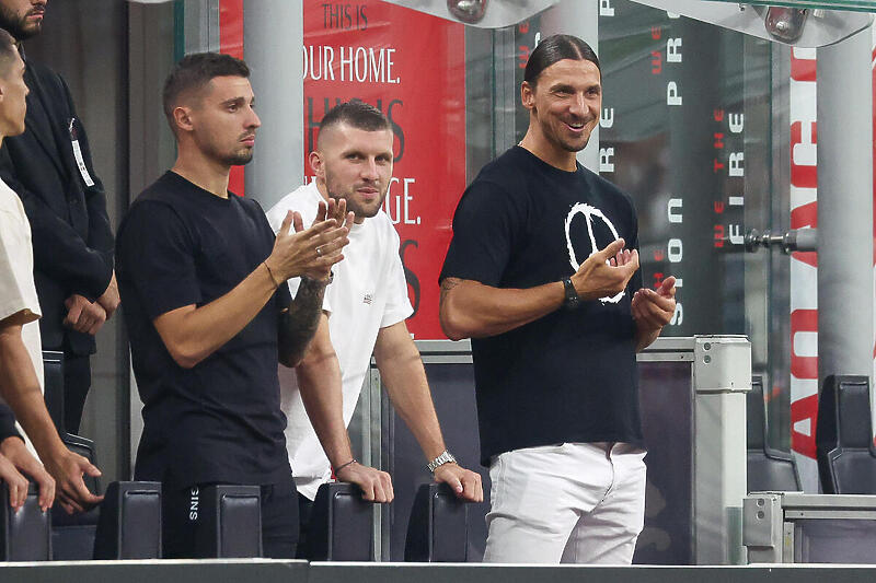 Rebić u društvu Krunića i Ibrahimovića iz perioda provedenog u Milanu (Foto: EPA-EFE)