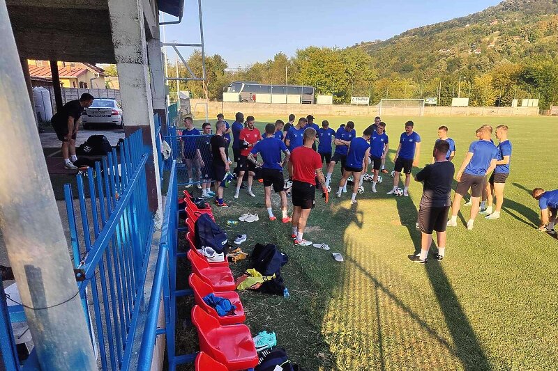 Nogometaši Klaksvika treniraju na terenu FK Vrbas (Foto: Twitter)