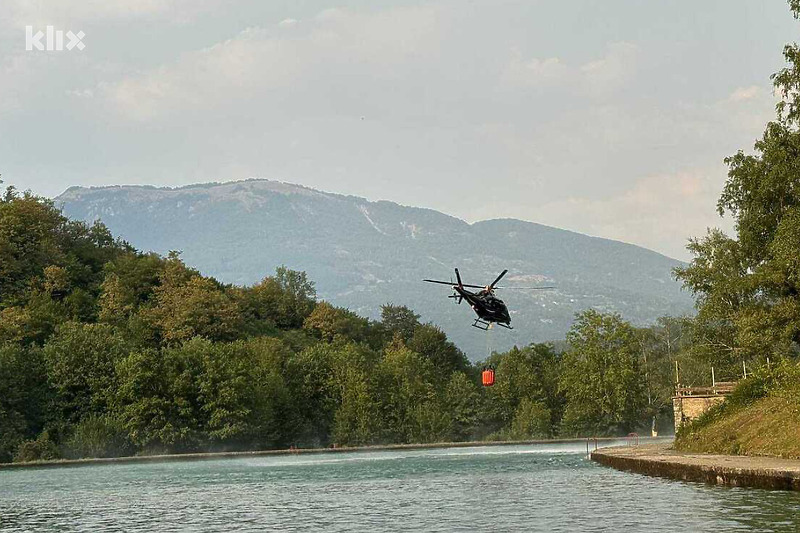 Gašenje požara na Tjentištu, fotografija od 15. augusta (Foto: Klix.ba)