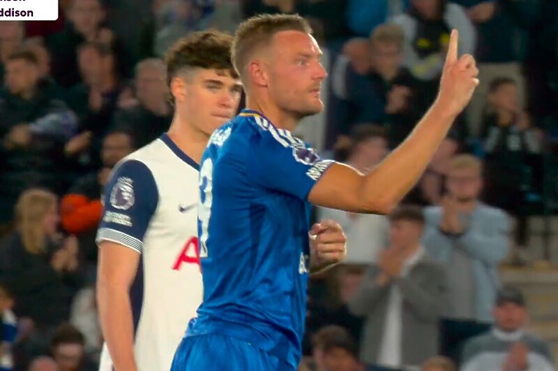 Vardy pokazuje koliko titula je osvojio (Foto: Screenshot)