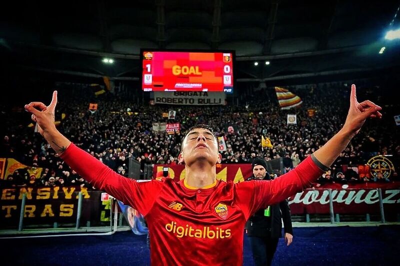 Dybala je postao heroj navijača Rome (Foto: Twitter)