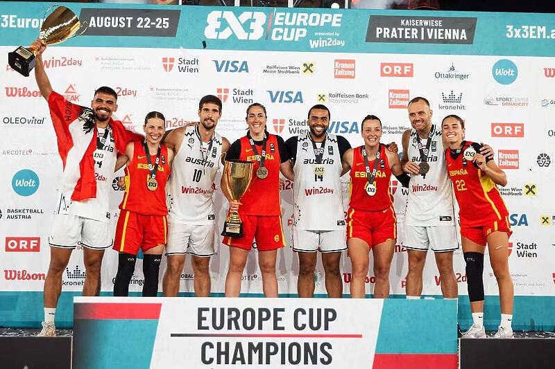 Slavlje reprezentativaca Austrije (Foto: FIBA)