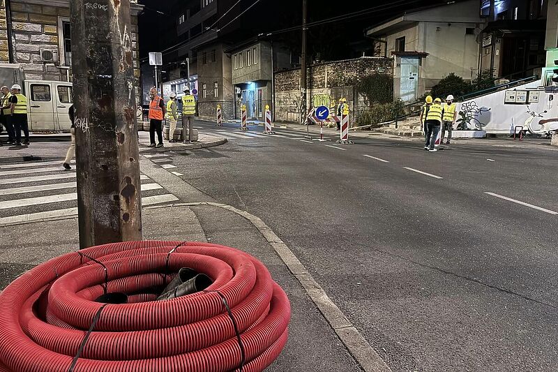 Radovi na uspostavljanju adaptivnog upravljanja saobraćajem počeli danas u ponoć (Foto: Vlada KS)