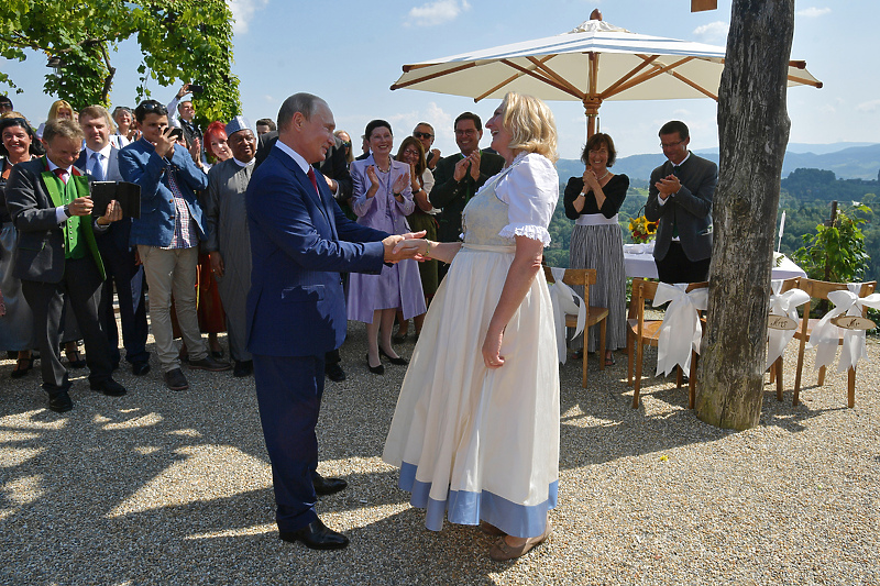 Vladimir Putin i Karin Kneissl (Foto: EPA-EFE)