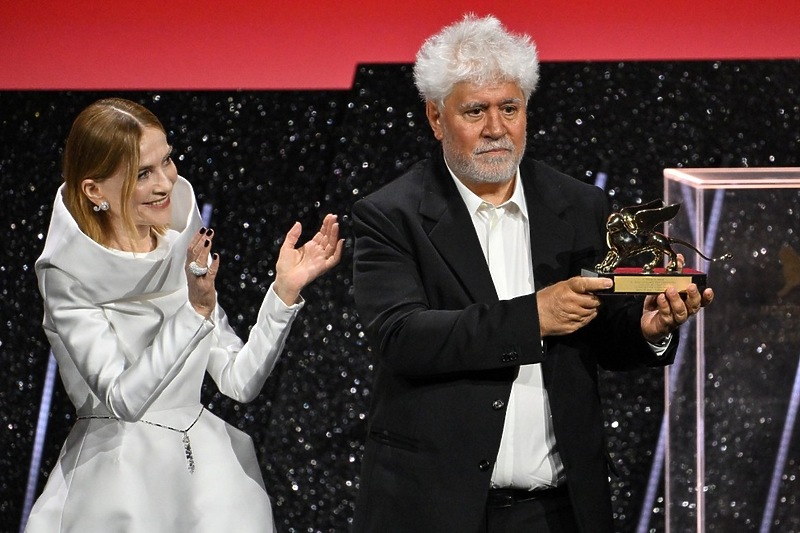 Isabelle Huppert i Pedro Almodovar (Foto: EPA-EFE)