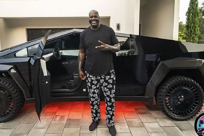 Shaquille O’Neal sa novim automobilom (Foto: Twitter)