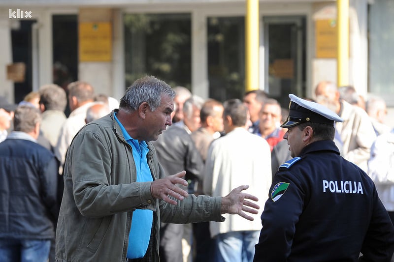 Detalj tokom jednog od protesta u Tuzli iz 2014. godine (Foto: Arhiv/Klix.ba)