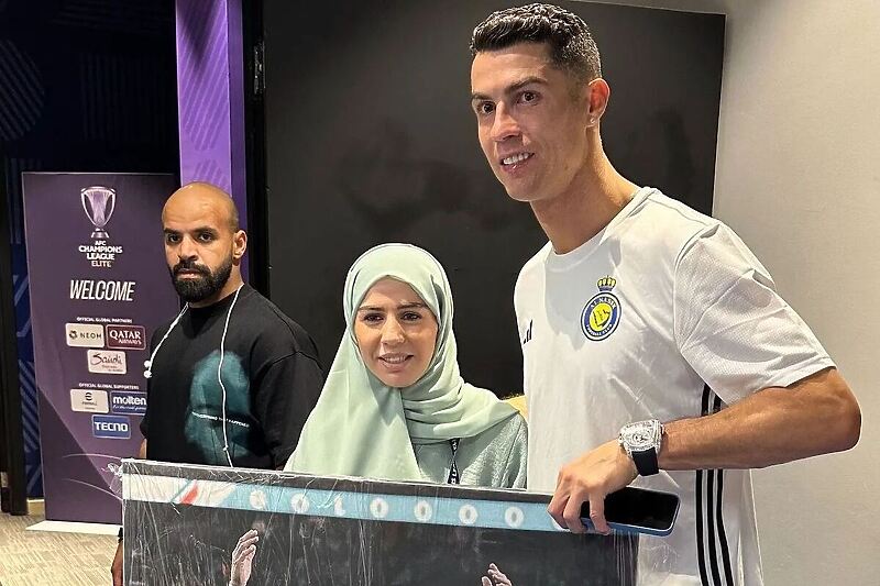 Cristiano Ronaldo dobio vrijedan poklon (Foto: Twitter)