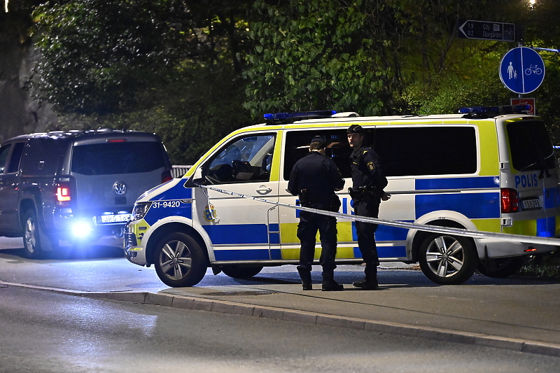 Policija ispred Ambasade Izraela u Štokholmu (Foto: EPA-EFE)