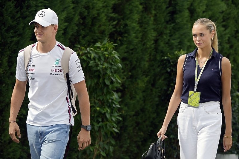 Mick Schumacher i Laila Hasanović (Foto: EPA-EFE)