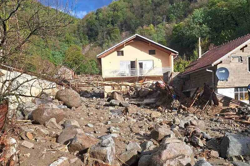 Padavine su izazvale polave i odrone (Foto: Televizija 5/Facebook)