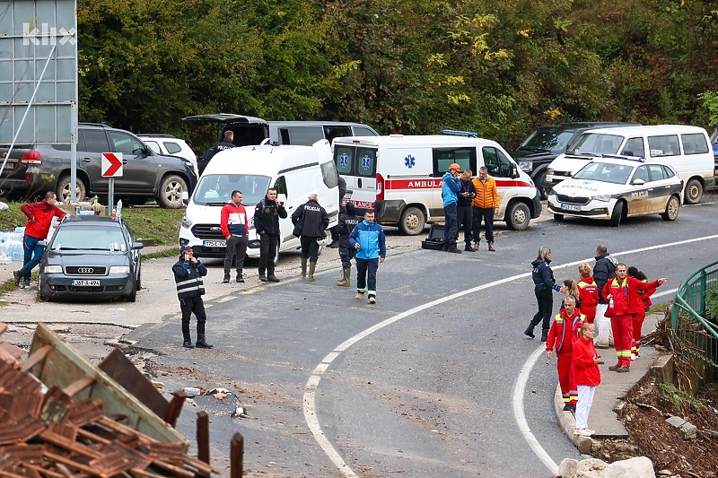 Spasioci na terenu jutros u Donjoj Jablanici (Foto: I. L./Klix.ba)