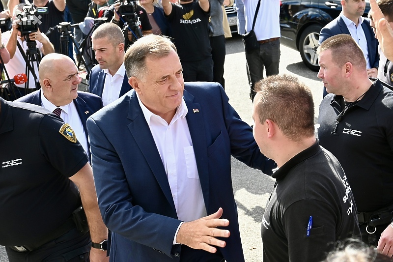 Milorad Dodik svako ročište pred Sudom BiH okupi desetine pristalica (Foto: V. D./Klix.ba)