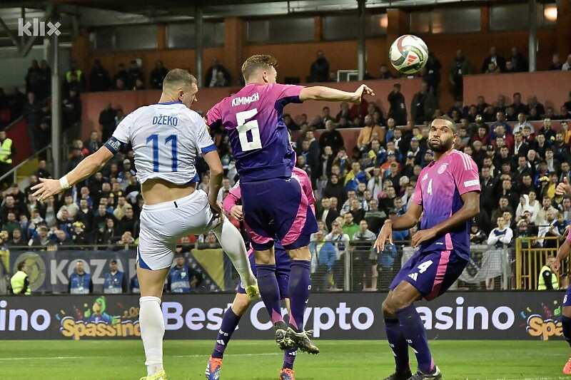 Joshua Kimmich u duelu s Edinom Džekom (Foto: I. Š./Klix.ba)