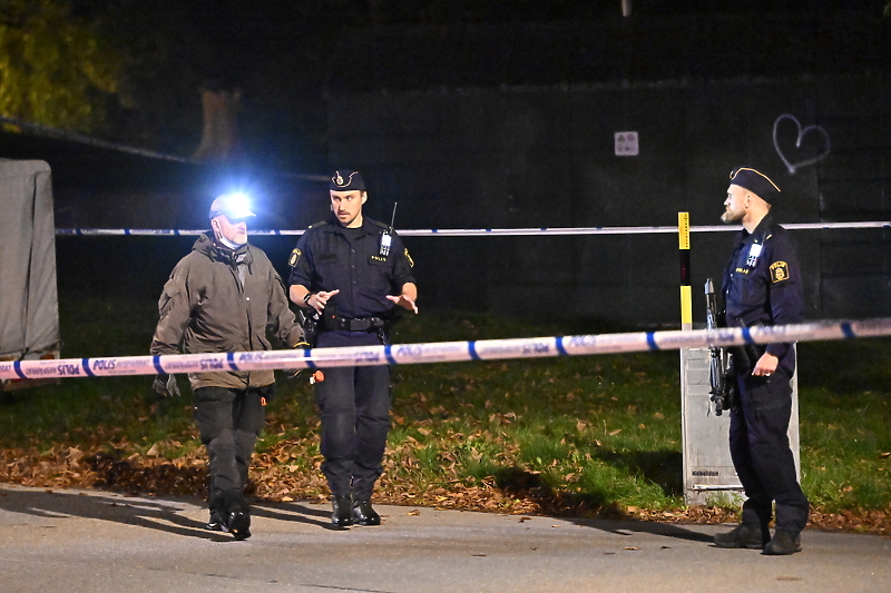 Policija ispred ambasade Izraela u Štokholmu (Foto: EPA-EFE)