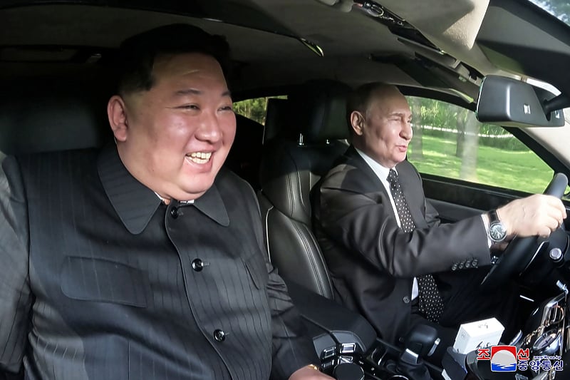 Kim Jong Un i Vladimir Putin u vožnji automobilom tokom Putinove posjete Sjevernoj Koreji (Foto: EPA-EFE)