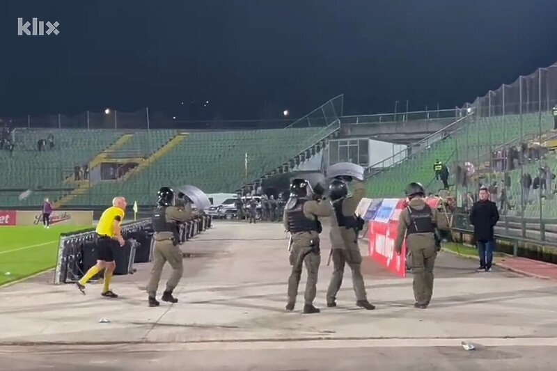 Publika na Koševu nezadovoljna je suđenjem Kazlagića (Foto: Klix.ba)