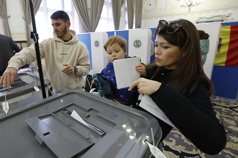 Građanka Moldavije glasala na EU referendumu (Foto: EPA-EFE)