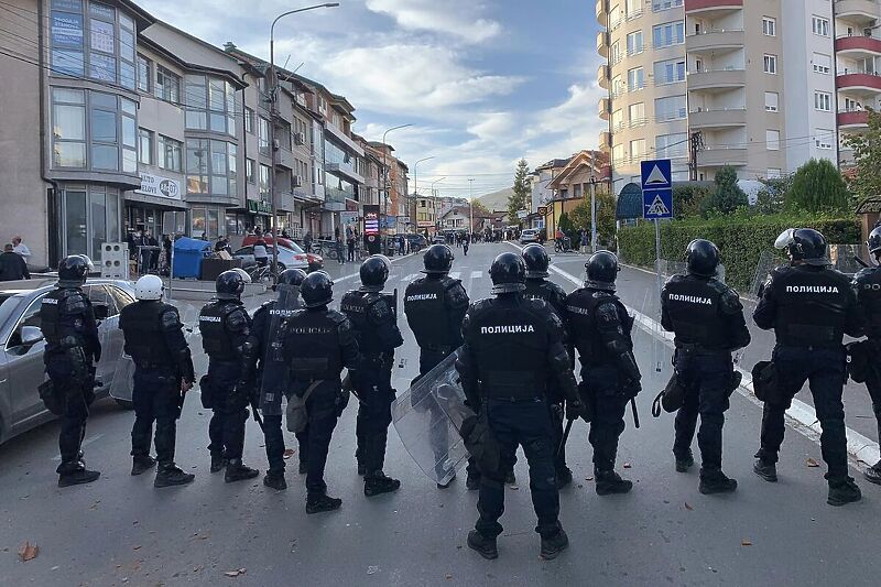 Navijači Novog Pazara u sukobu s policijom (Foto: Twitter)