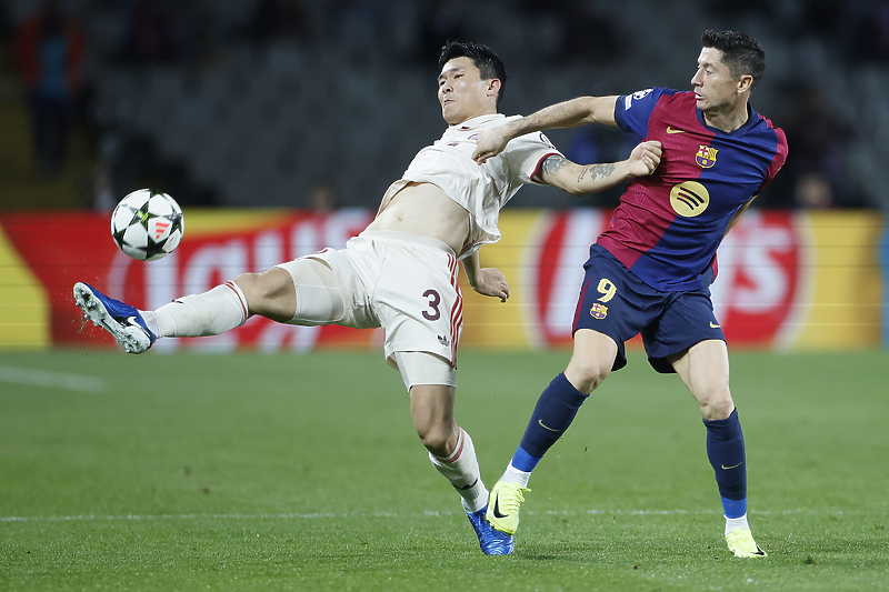 Kim Min-jae u duelu sa Robertom Lewandowskim (Foto: EPA-EFE)