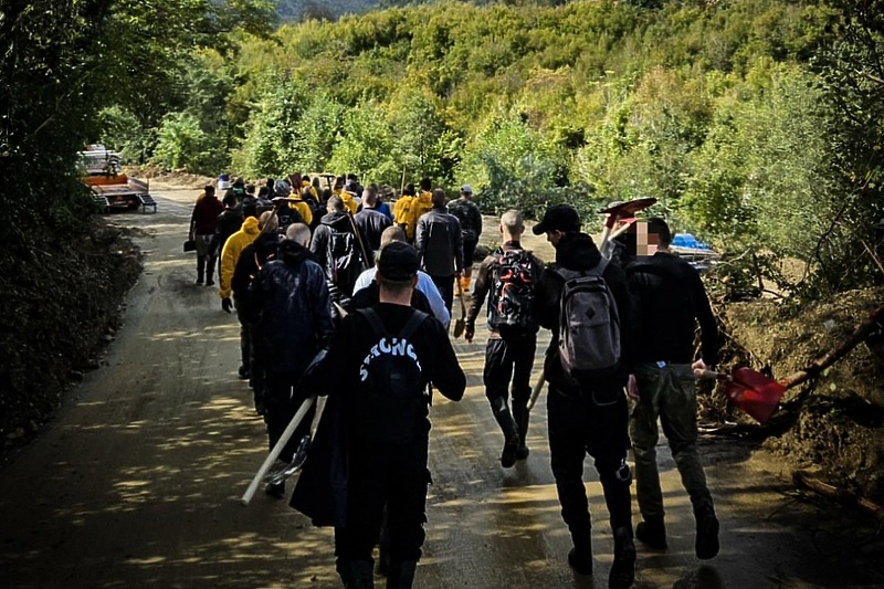 Navijači Sarajeva pružale pomoć poplavljenim područjima naše države (Foto: Horde zla)