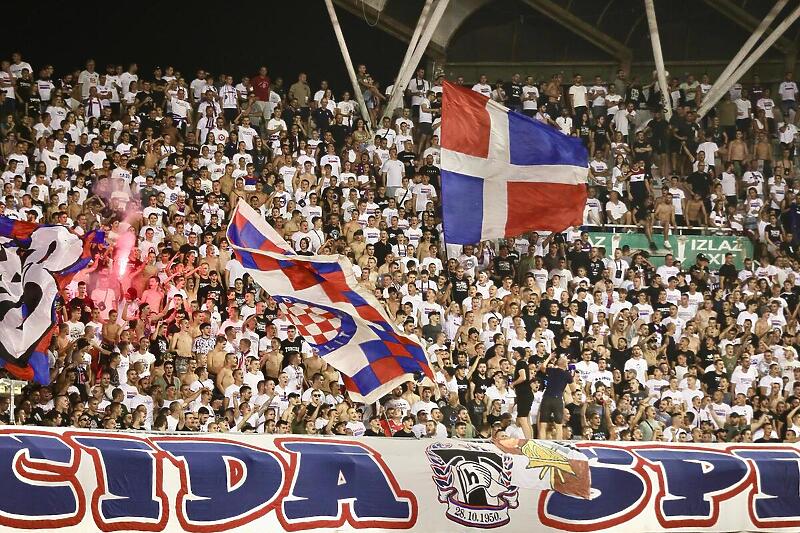 Torcida na utakmici s Osijekom (Foto: Ivo Cagalj/PIXSELL)