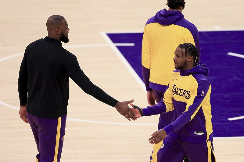 Bronny je zaigrao za Lakerse skupa s ocem LeBronom (Foto: EPA-EFE)