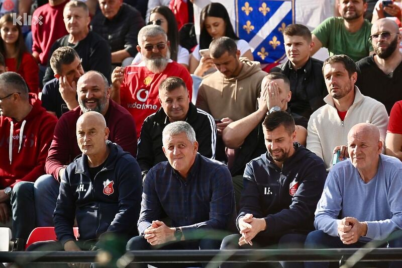 Husref Musemić na Gradskom stadionu u Konjicu posmatra utakmicu protiv Sarajeva (Foto: T. S./Klix.ba)