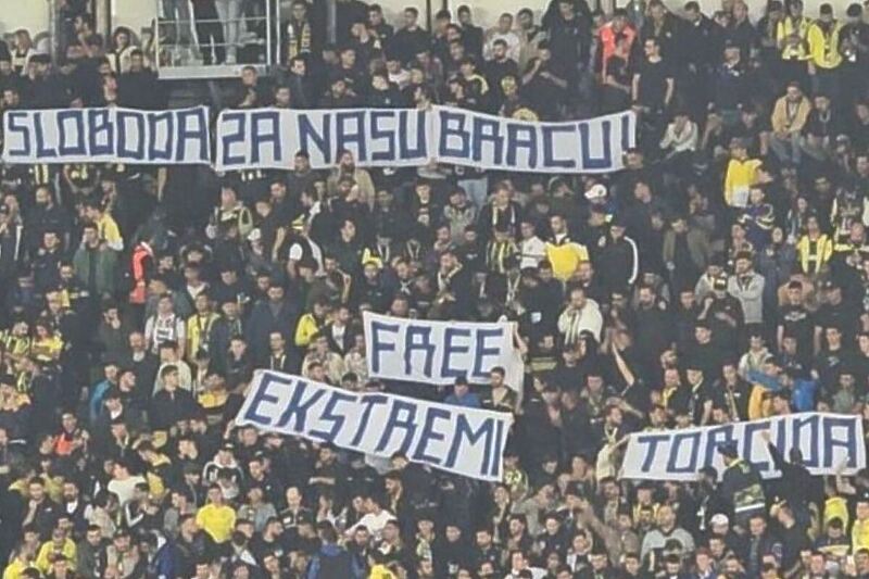 Parola navijača Fenerbahčea na bosanskom jeziku (Foto: Instagram)