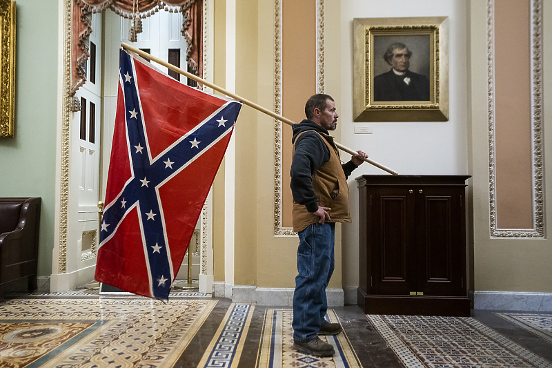 Trumpova pristalica u zgradi američkog Kapitola (Foto: EPA-EFE)