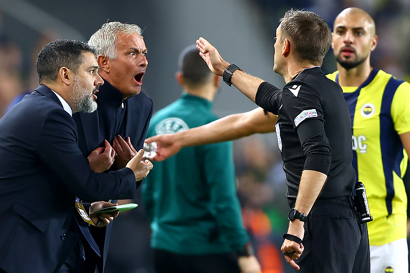 Mourinho je nakon utakmice kritikovao sudije (Foto: EPA-EFE)