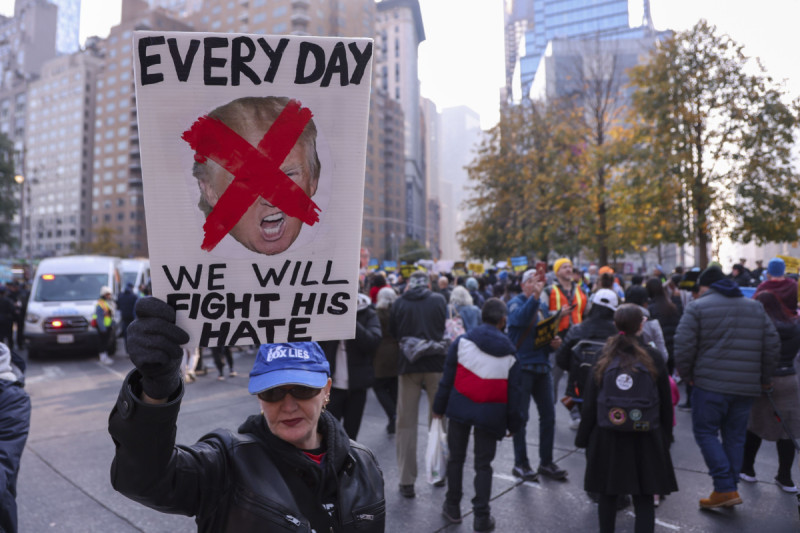 Poruka s protesta u New Yorku (Foto: EPA-EFE)