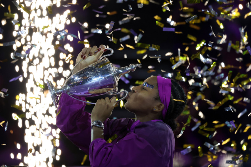 Gauff s trofejem (Foto: EPA-EFE)