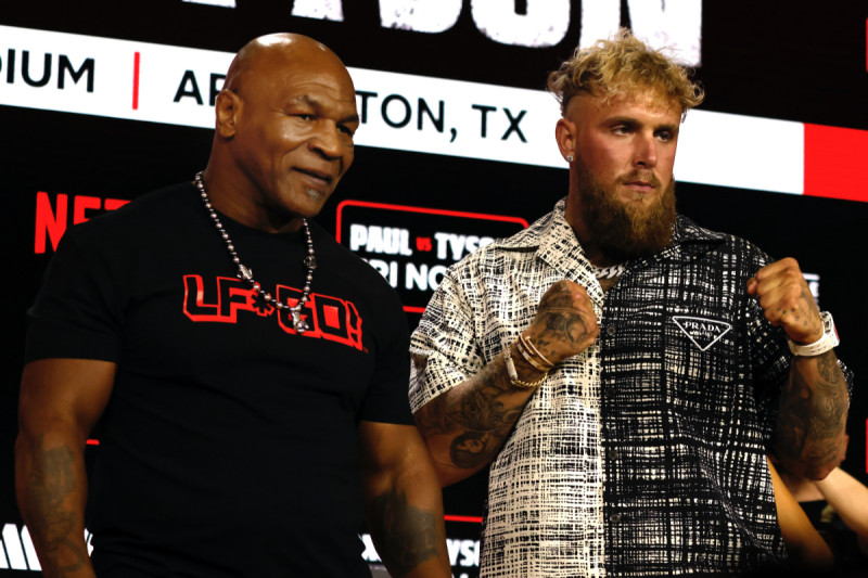 Mike Tyson i Jake Paul (Foto: EPA-EFE)