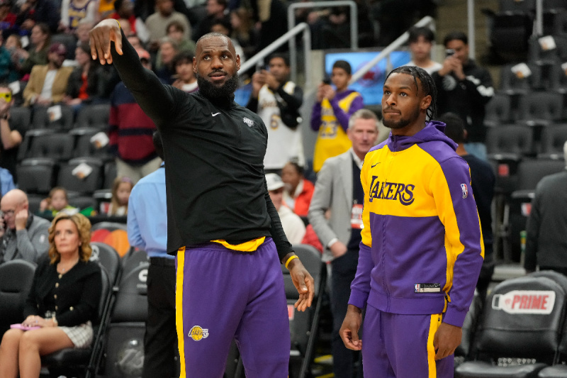 LeBron i Bronny James (Foto: Reuters)