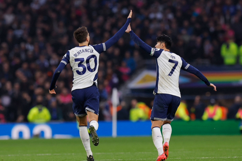 Rodrigo Bentancur i Son Heung-min (Foto: Reuters)