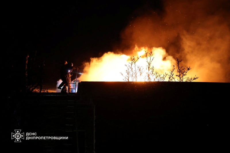 Vatrogasci na mjestu eksplozije u Dnjepru (Foto: Reuters)