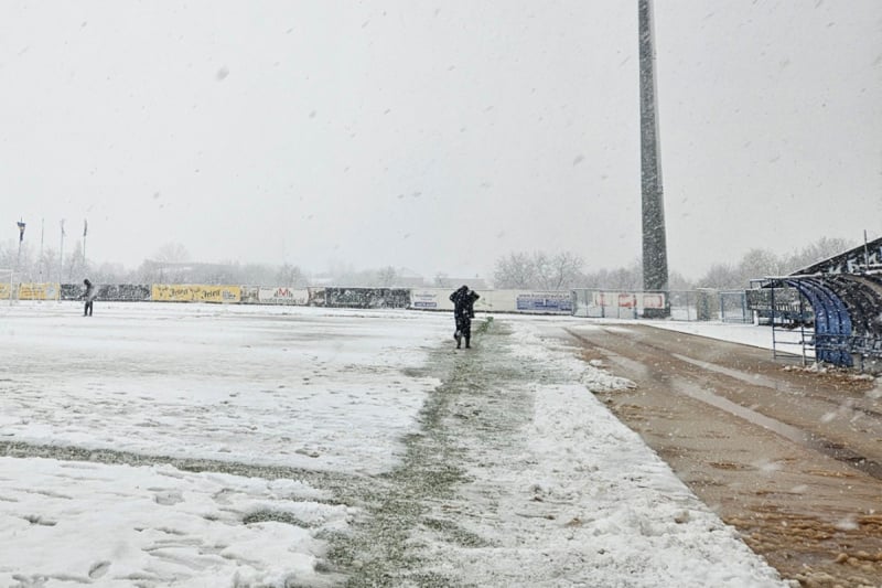 Gradski stadion u Bijeljini prekirven snijegom (Foto: HŠK Zrinjski)