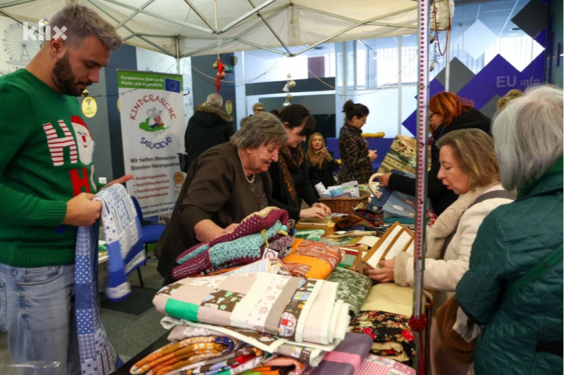 Božićni bazar u Sarajevu (Foto: I. L./Klix.ba)