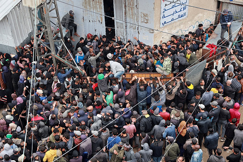 Palestinci u redu za hljeb (Foto: Reuters)