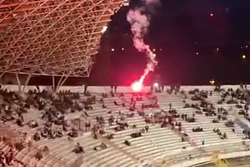 Signalna raketa ispaljena na navijače Hajduka (Foto: Screenshot)