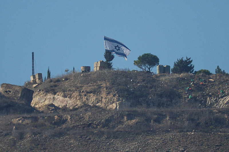 Izraelska zastava na tlu Libana (Foto: Reuters)