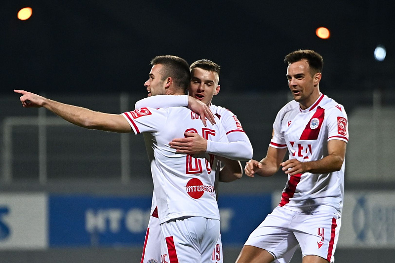 Ćuže sa saigračima slavi prvi gol na utakmici (Foto: HŠK Zrinjski Mostar)